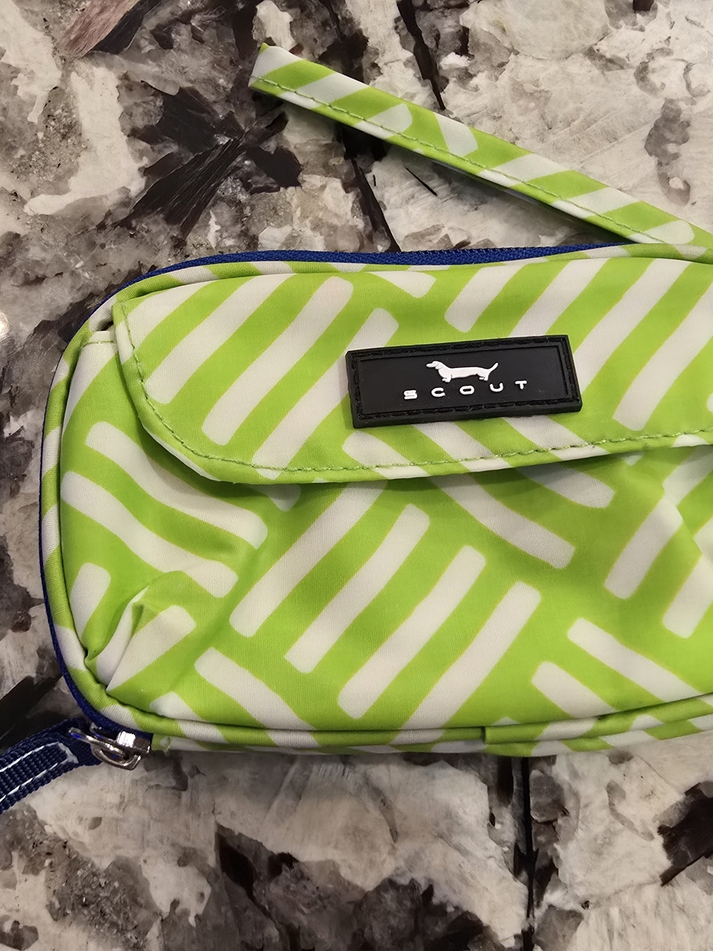 SCOUT Lime Green Patterned Men’s Wristlet Bag
